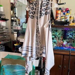 Demdaco Blue and Cream Floral Tunic